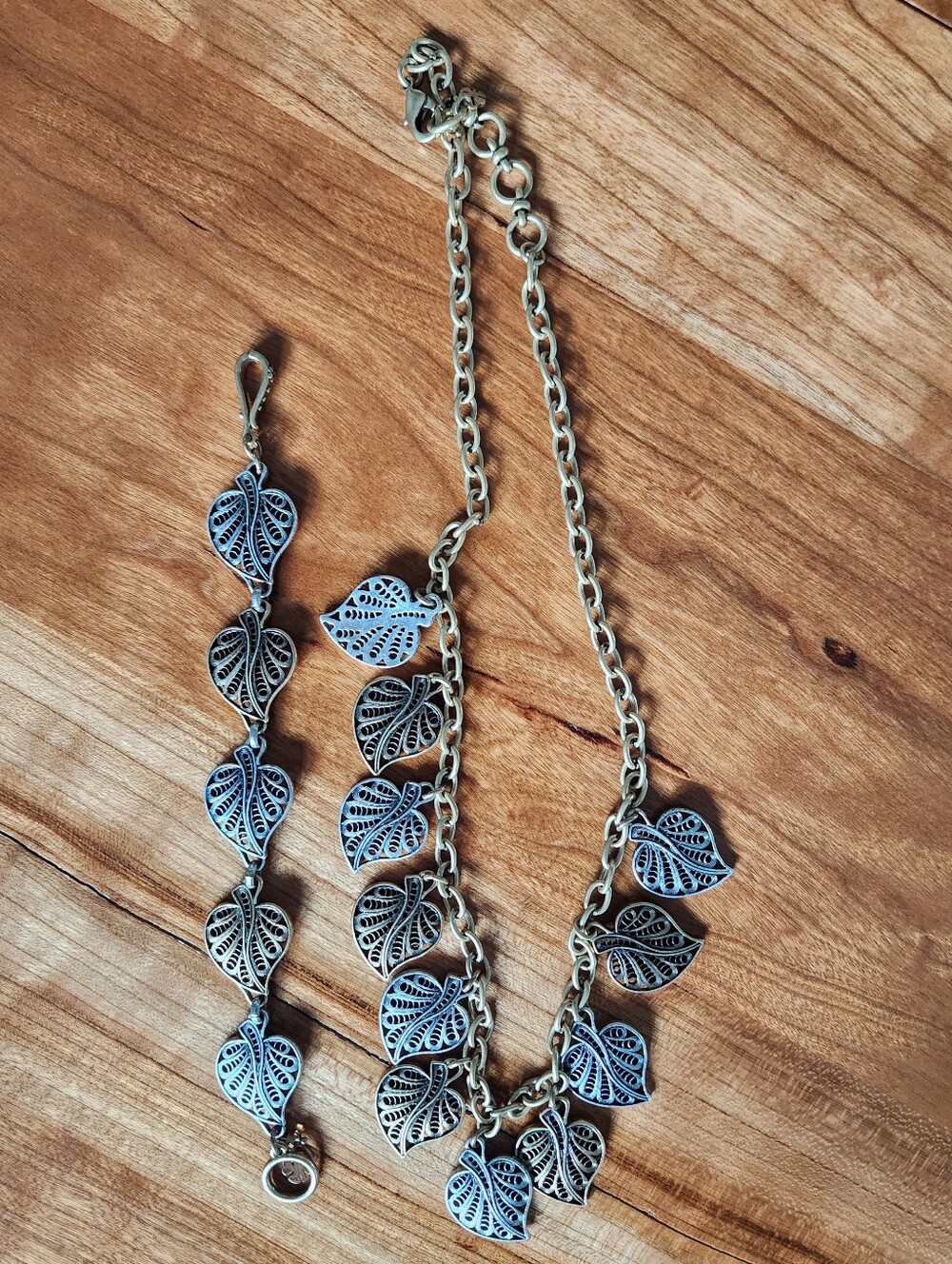 Leaf Motif Silver-Tone Necklace and Bracelet Set - Women Accessories